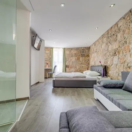 Splitersi Guest house